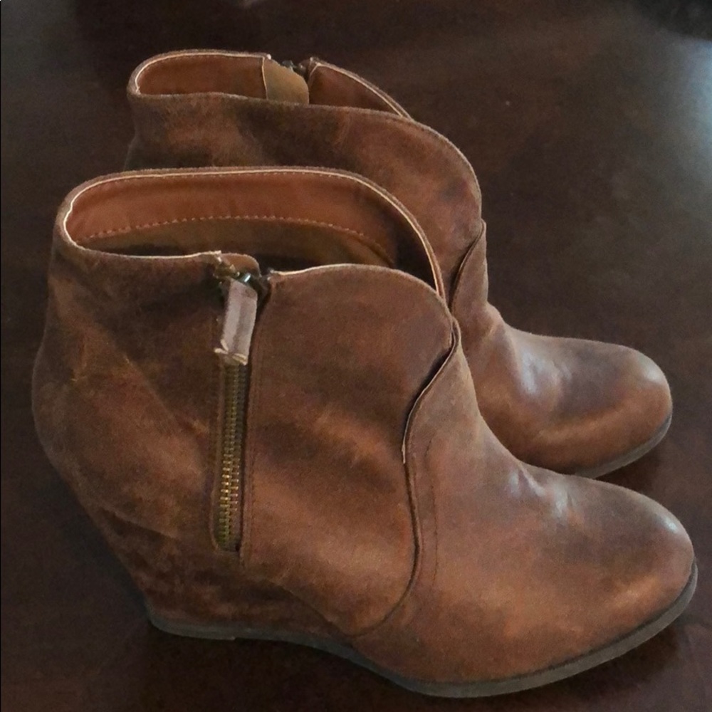 Day trip wedge booties